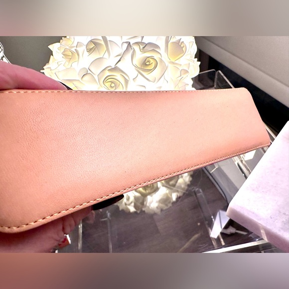 🩷Louis Vuitton Monogram Giant By The Pool 2.0 Elizabeth Pencil Pouch Rose🩷 - Picture 8 of 16